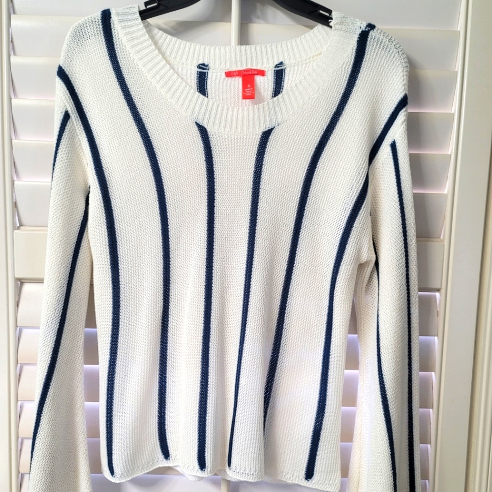 Lightweight sweater